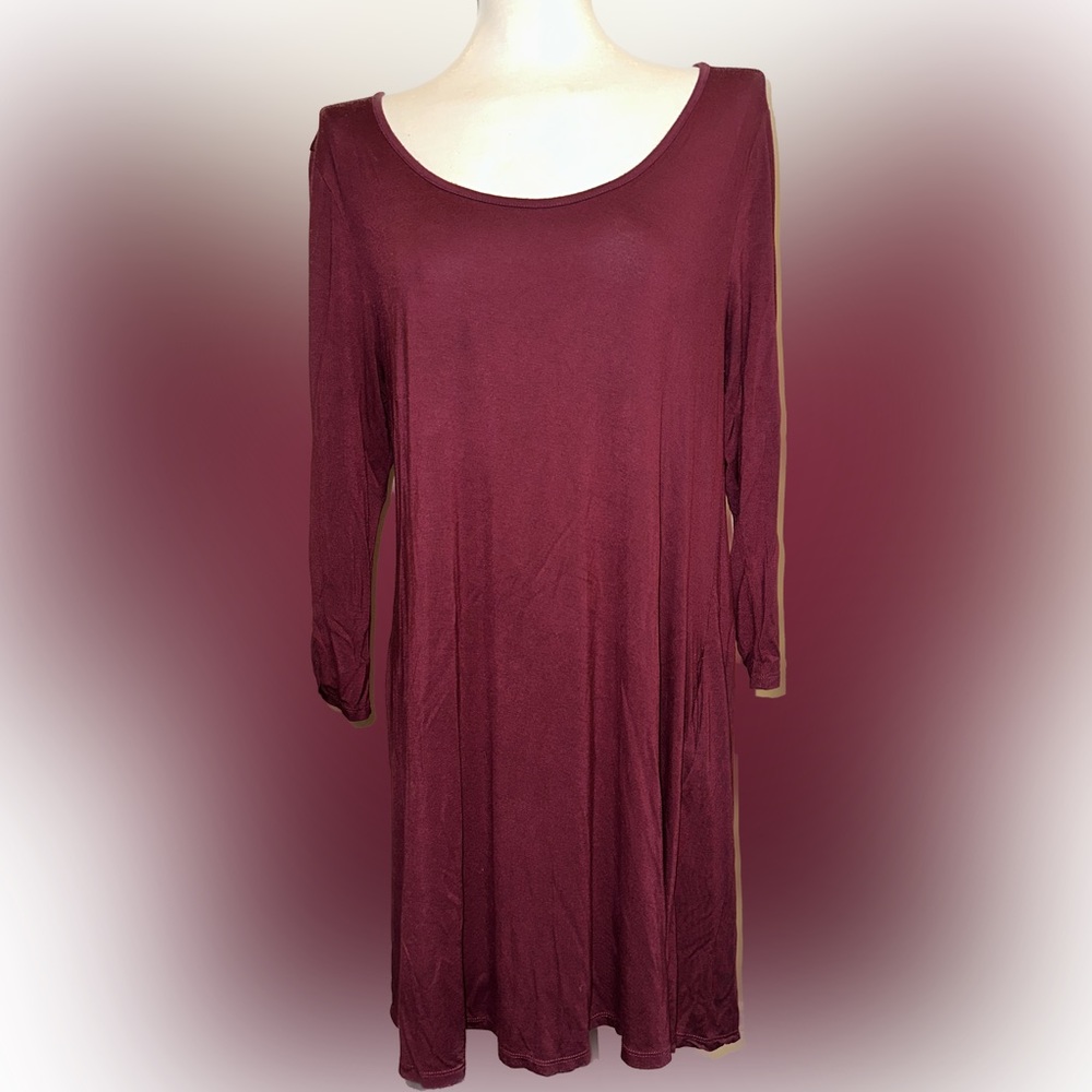 Vanity burgundy dress with ruched sleeves. Large.
